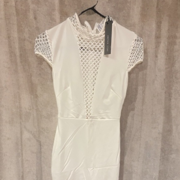 Chic White Sheath Dress with Mesh Detail – Elegant & Modern - Picture 1 of 2